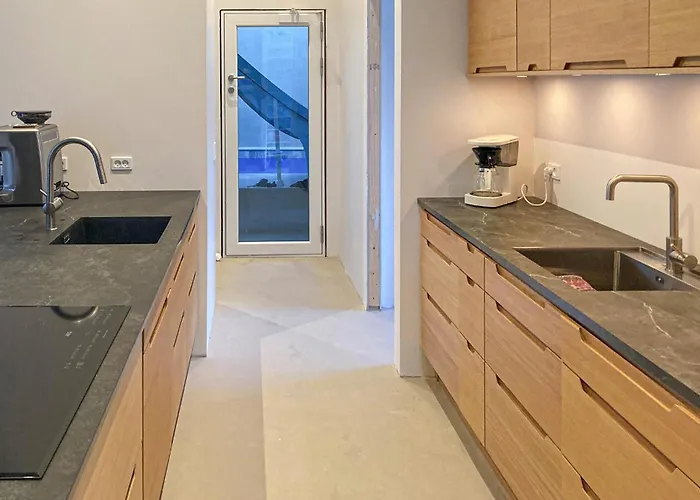 8 Bedroom Lovely In *